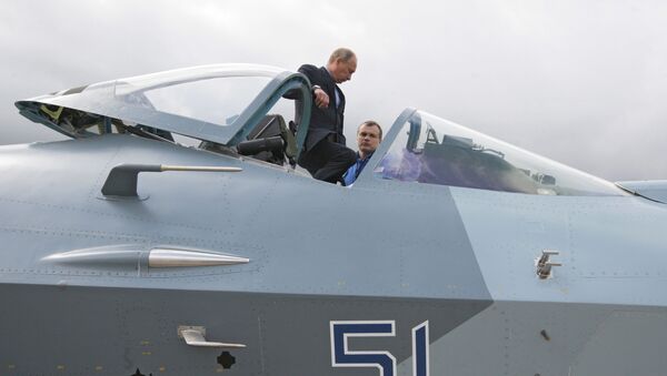 Ông Vladimir Putin trong cuộc thử nghiệm máy bay chiến đấu thế hệ thứ năm T-50 hồi năm 2010 - Sputnik Việt Nam