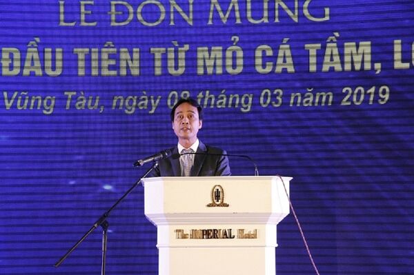 TGĐ Vietsovpetro Nguyễn Quỳnh Lâm phát biểu tại Lễ đón dòng dầu đầu tiên tại mỏ Cá Tầm TGĐ Vietsovpetro Nguyễn Quỳnh Lâm phát biểu tại Lễ đón dòng dầu đầu tiên tại mỏ Cá Tầm - Sputnik Việt Nam