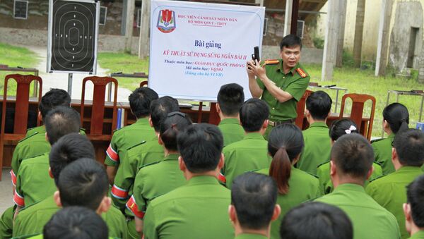 Học viên cảnh sát học bắn súng - Sputnik Việt Nam