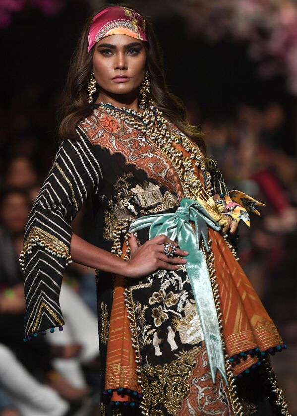 Người mẫu trình diễn tại Tuần lễ thời trang Pakistan - Sputnik Việt Nam