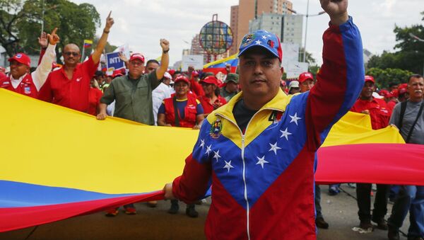Những người tham gia biểu tình ủng hộ tổng thống hợp pháp Venezuela Nicolas Maduro, Caracas - Sputnik Việt Nam