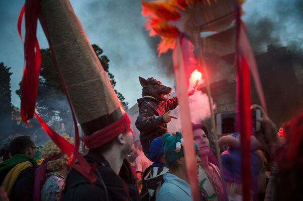 Участники карнавала La Plaine Carnival в Марселе, Франция - Sputnik Việt Nam