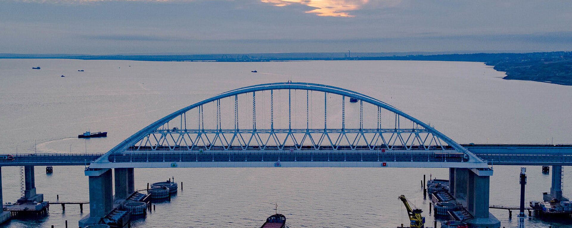 Cầu Crưm bắc qua eo biển Kerch - Sputnik Việt Nam, 1920, 15.04.2021