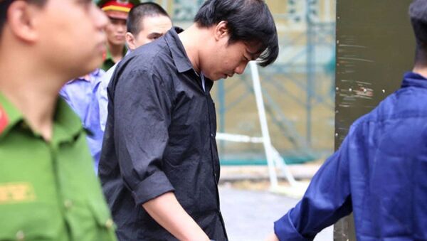 Bị cáo Như được dẫn giải về sau phiên tòa - Sputnik Việt Nam