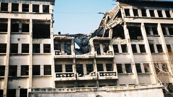 Sự tàn phá tòa nhà của Tổng cục Cảnh sát Liên bang ở Belgrade do vụ đánh bom của NATO  - Sputnik Việt Nam