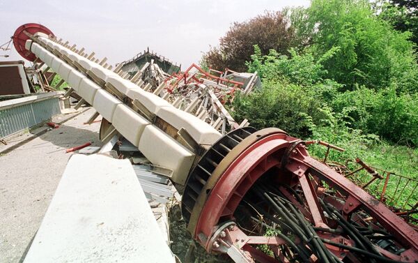 Tháp truyền hình trên núi Avala gần Belgrade bị phá hủy bởi vụ ném bom của  NATO - Sputnik Việt Nam