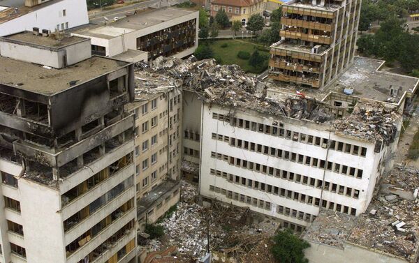 Bưu điện Trung tâm ở Pristina bị phá hủy sau vụ đánh bom của NATO  - Sputnik Việt Nam