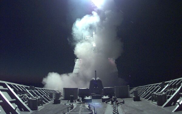 Phóng tên lửa hành trình Tomahawk từ tàu tuần dương Mỹ vào các mục tiêu ở Nam Tư và Kosovo - Sputnik Việt Nam