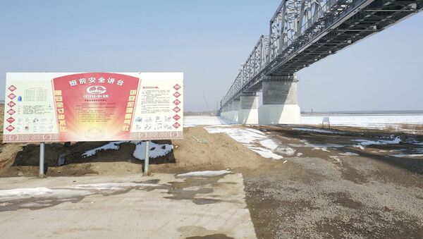 Nga và Trung Quốc kết nối các phần của cầu đường sắt băng qua Amur - Sputnik Việt Nam