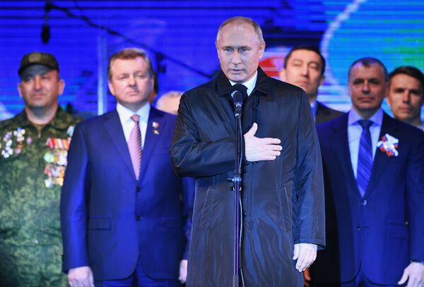Tổng thống Nga Vladimir Putin tại buổi hòa nhạc ở Simferopol nhân dịp kỷ niệm 5 năm sáp nhập Crưm với Nga - Sputnik Việt Nam