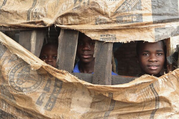 Trẻ em tại nơi tạm trú ở Chimanimani, Zimbabwe - Sputnik Việt Nam