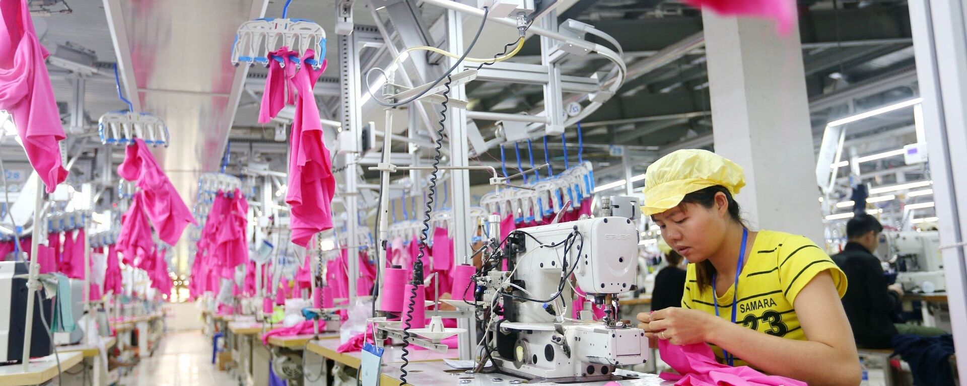 Sản xuất hàng may mặc xuất khẩu tại Công ty CP Minh Anh – Kim Liên, Khu công nghiệp Bắc Vinh (Nghệ An). - Sputnik Việt Nam, 1920, 26.03.2019
