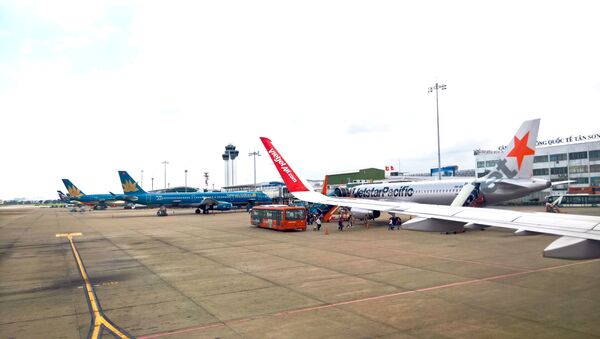 Máy bay của Vietnam Airlines, Jetstar và Vietjet tại Cảng Hàng Không Tân Sơn Nhẩt - Sputnik Việt Nam