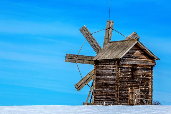Cối xay gió từ đảo Volkostrov được trưng bày tại Khu bảo tồn-Bảo tàng  Kizhi ở Karelia - Sputnik Việt Nam