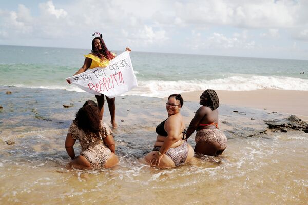 Những người tham gia biểu tình phản đối kỳ thị người béo ở Brazil - Sputnik Việt Nam
