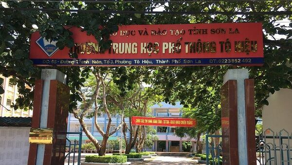 Trường trung học phổ thông Tô Hiệu (Sơn La) có nhiều thí sinh có điểm thi cao bất thường, trong đó có thí sinh đỗ top 3 đại học Y Hà Nội đã bị phát hiện được nâng điểm.  - Sputnik Việt Nam