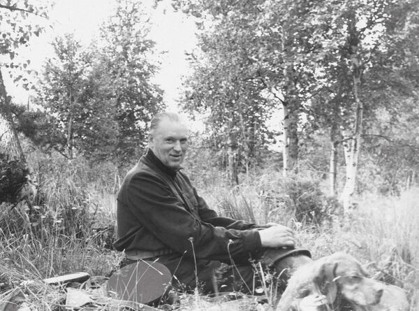 Nguyên soái Liên Xô và Ba Lan Konstantin Rokossovsky đi săn. Ảnh chụp vào những năm 1960 - Sputnik Việt Nam