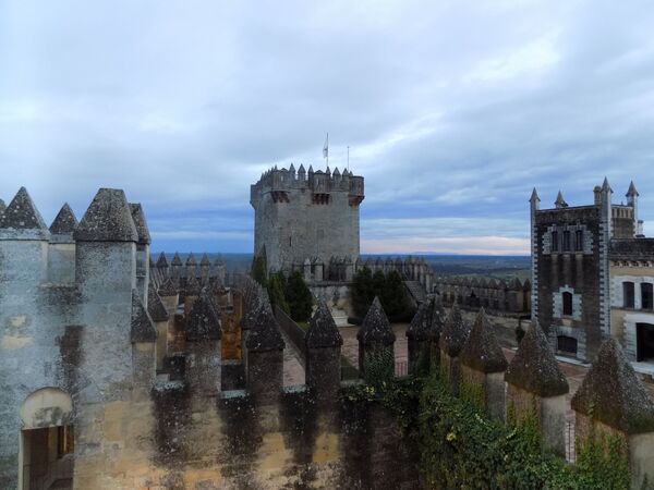 Lâu đài Almodóvar del Rio ở Andalusia đóng vai trò quê hương của bộ tộc Tyrell — Highgarden - Sputnik Việt Nam