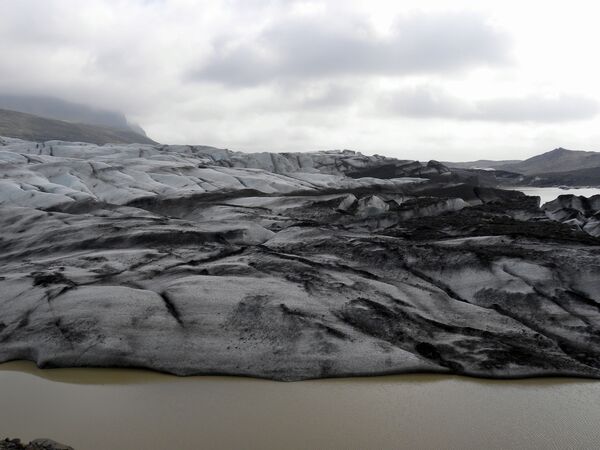 Sông băng lớn nhất Iceland Vatnajekull. Những người đi bộ trong phim Trò chơi vương quyền ở «Vùng đất bên kia Bức tường» sống tại đây  - Sputnik Việt Nam
