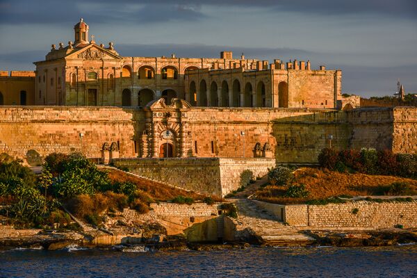 Pháo đài thời trung cổ của các hiệp sĩ Malta Fort Manoel. Trong thế giới của Westeros, pháo đài biến thành Great Sept of Baylor - ngôi đền chính của Cảng Hoàng gia - Sputnik Việt Nam
