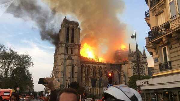 Cháy lớn nhà thờ Đức Bà Paris - Sputnik Việt Nam