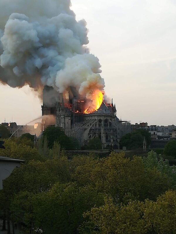 Cháy lớn tại Nhà thờ Đức Bà Paris (Ảnh, video) Cháy lớn tại Nhà thờ Đức Bà Paris (Ảnh, video) - Sputnik Việt Nam