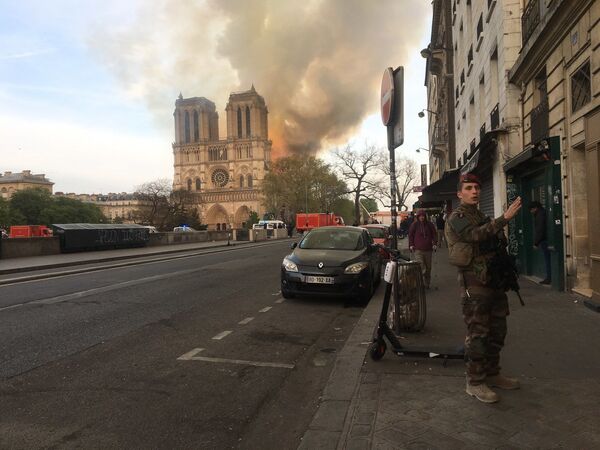 Cháy lớn tại Nhà thờ Đức Bà Paris (Ảnh, video) Cháy lớn tại Nhà thờ Đức Bà Paris (Ảnh, video) - Sputnik Việt Nam