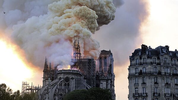 Cháy lớn tại Nhà thờ Đức Bà Paris  - Sputnik Việt Nam