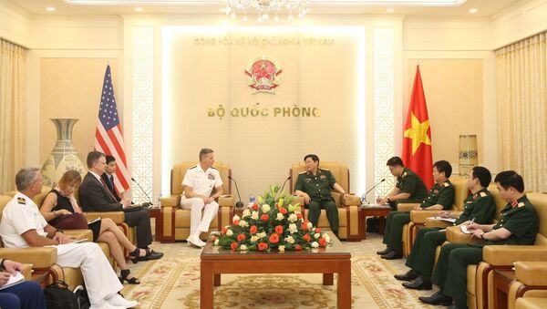 Đại tướng Ngô Xuân Lịch, Bộ trưởng Bộ Quốc phòng đã tiếp Đô đốc Philip Davidson, Tư lệnh Bộ Tư lệnh Ấn Độ Dương - Thái Bình Dương của Hoa Kỳ - Sputnik Việt Nam