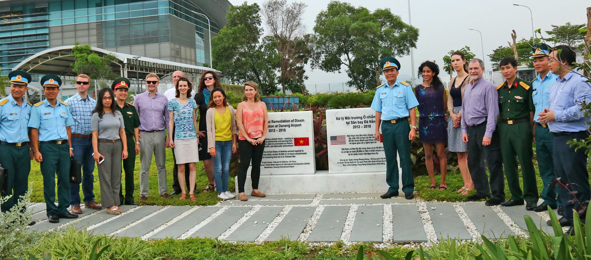 Đoàn trợ lý Nghị sĩHoa Kỳ thăm địa điểm Dự án “Xử lý môi trường ô nhiễm dioxin tại sân bay Đà Nẵng” - Sputnik Việt Nam, 1920, 18.04.2019