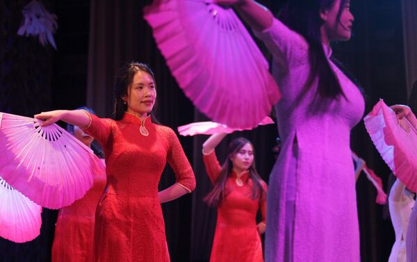 Chương trình ca nhạc Tâm hồn đồng điệu Việt Nga tại trường Đại học Tài chính trực thuộc Chính phủ LB Nga - Sputnik Việt Nam