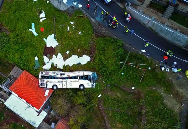 Hậu quả vụ tai nạn xe buýt du lịch trên đảo Madeira, Bồ Đào Nha 
 - Sputnik Việt Nam