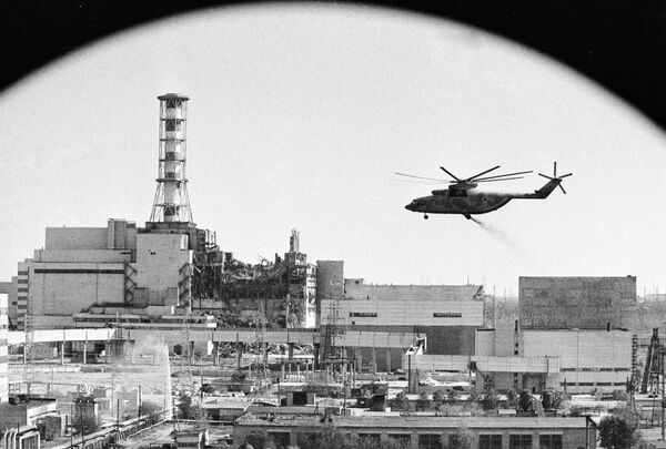 Khử nhiễm xạ ở nhà máy điện hạt nhân  Chernobyl - Sputnik Việt Nam