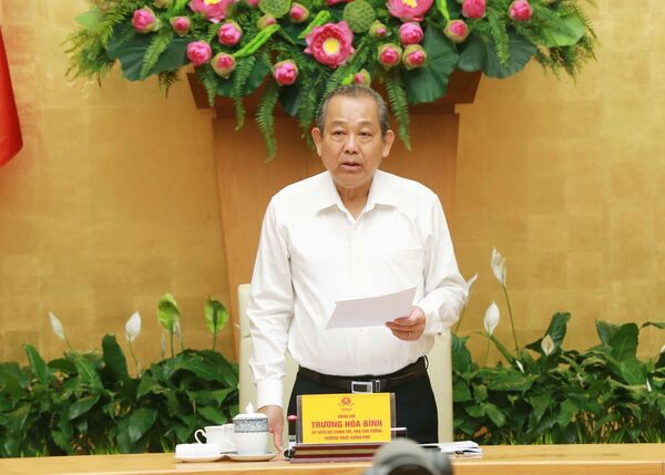 Tước bằng lái vĩnh viễn, buộc tài xế uống rượu đi lao động công ích Tước bằng lái vĩnh viễn, buộc tài xế uống rượu đi lao động công ích - Sputnik Việt Nam