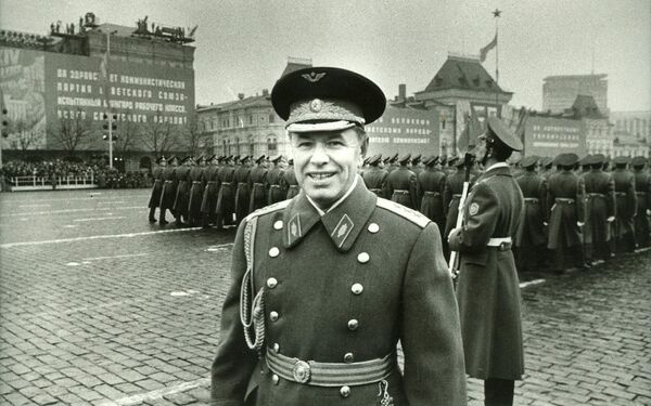 Đại tướng N.M. Skomorokhov tại cuộc diễu binh trên Quảng trường Đỏ. Ngày 7 tháng 11 năm 1974 - Sputnik Việt Nam