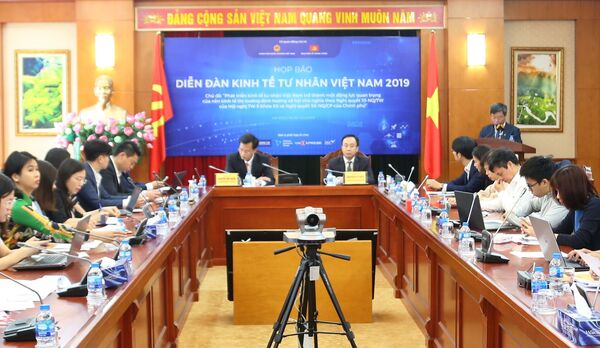 Diễn đàn đối thoại về kinh tế tư nhân lớn nhất Việt Nam diễn ra vào 2/5 Diễn đàn đối thoại về kinh tế tư nhân lớn nhất Việt Nam diễn ra vào 2/5 - Sputnik Việt Nam