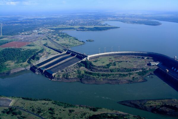 Nhà máy thủy điện Itaipu trên sông Parana ở biên giới giữa Paraguay và Brazil. Năm 1982, thác nước đã bị phá hủy trong quá trình xây dựng đập Itaipu - hiện tại nơi đây là một trong những nhà máy thủy điện mạnh nhất hành tinh. - Sputnik Việt Nam