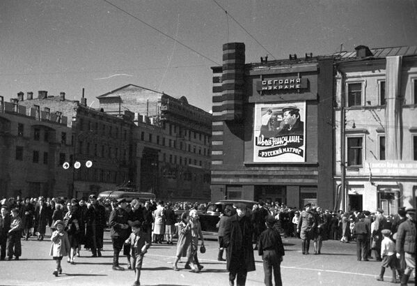 Ngày 9 tháng 5 năm 1945 tại rạp chiếu phim trên phố Gorky  - Sputnik Việt Nam