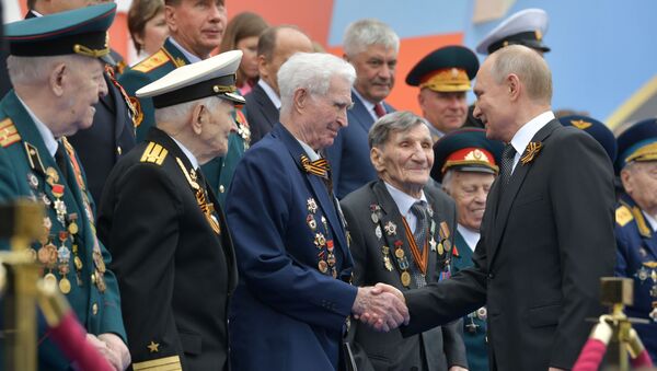 Diễu binh kỷ niệm 74 năm Chiến thắng trong Chiến tranh Vệ quốc Vĩ đại 1941-1945. Tổng thống Nga Vladimir Putin - Sputnik Việt Nam