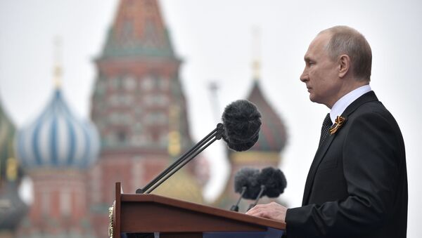 Tổng thống LB Nga Vladimir Putin tại Cuộc diễu hành Chiến thắng ở Moskva - Sputnik Việt Nam