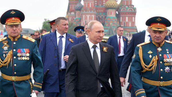 Tổng thống LB Nga Vladimir Putin tại Cuộc diễu hành Chiến thắng ở Moskva  - Sputnik Việt Nam