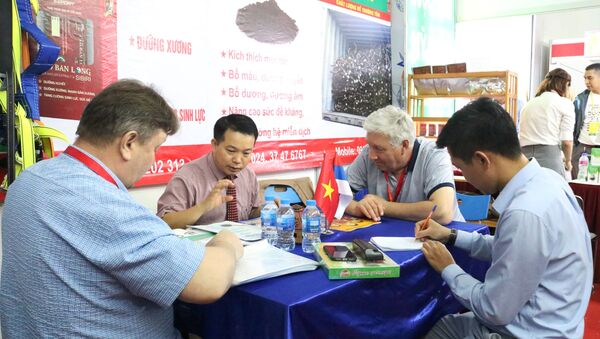 Công ty PMK làm việc với đối tác Việt Nam tại Triển lãm - Sputnik Việt Nam