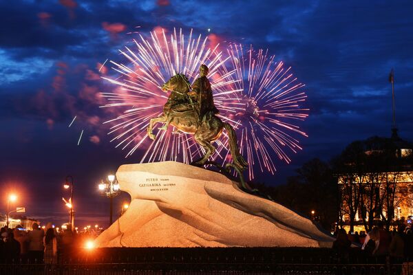 Pháo hoa ở Saint-Peterburg vinh danh Ngày Chiến thắng - Sputnik Việt Nam