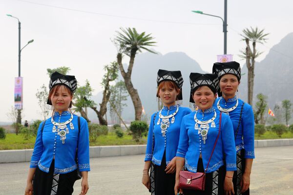 Những cô gái miền núi Việt Nam về Tam Chúc dự Vesak Những cô gái miền núi Việt Nam về Tam Chúc dự Vesak - Sputnik Việt Nam