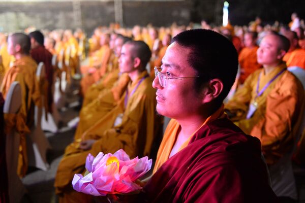 Các Phật tử trong buổi đại lễ Phật đản Vesak tại Việt Nam - Sputnik Việt Nam