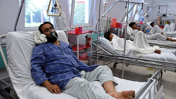 Nhân viên bệnh viện bị thương trong vụ bắn phá  ở thành phố  Kunduz, Afghanistan - Sputnik Việt Nam