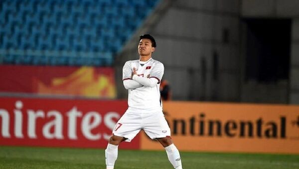 Văn Thanh trở lại ấn tượng sau chấn thương sẽ giúp cho HLV Park Hang-seo có thêm lựa chọn ở vị trí hậu vệ - Sputnik Việt Nam