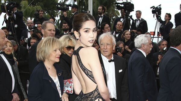 Người mẫu Việt Nam Ngọc Trinh trên thảm đỏ tại Liên hoan phim quốc tế Cannes lần thứ 72 - Sputnik Việt Nam