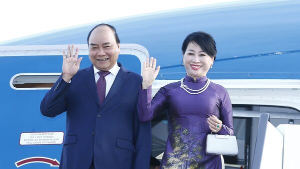 Lễ đón Thủ tướng Nguyễn Xuân Phúc và Phu nhân tại sân bay Pulkovo 1.  - Sputnik Việt Nam