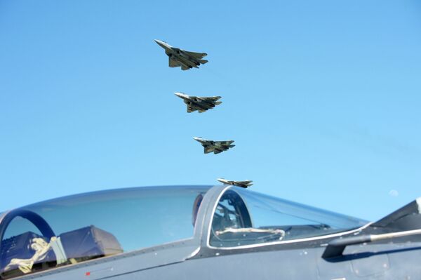 Chạy đua với «Raptor», liệu ba trung đoàn Su-57 có đủ cho Nga Chạy đua với «Raptor», liệu ba trung đoàn Su-57 có đủ cho Nga - Sputnik Việt Nam